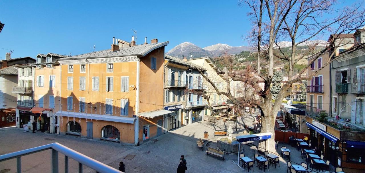 L'Hivernet, Grand Triplex Neuf Au Coeur D'Embrun Acces Facile Exterior foto